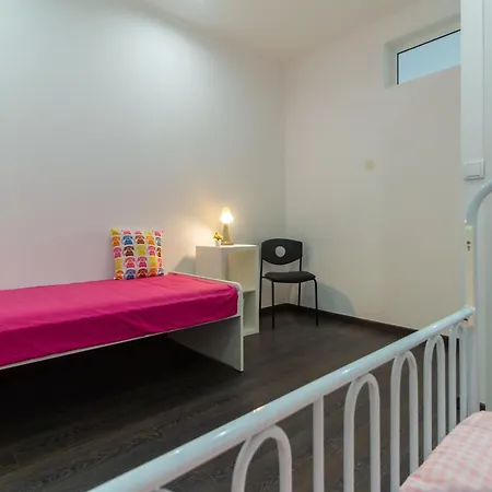 Casa Ribeira Do Bairro Penha De Franca * Lisbona